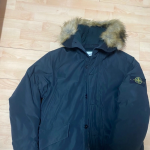 스톤아일랜드 마이크로랩스 패딩 M,100