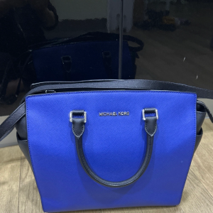 마이클코어스 사첼백 블루