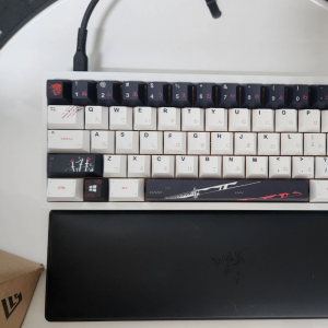 지온웍스 VENOM(베놈) 60HE 키보드 세트로 팝니다.