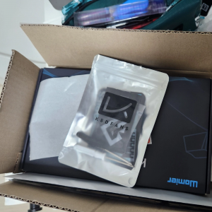 지온웍스 VENOM(베놈) 60HE 키보드 세트로 팝니다.