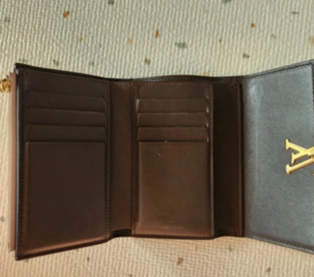 루이비통 카푸신 여성 반지갑