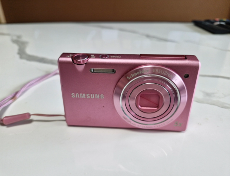 삼성 디카 (한효주디카) 팝니다. 전용케이스포함