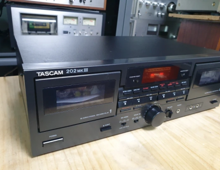 TASCAM 202MKIII 2트랙 데크