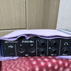 krk roket5 g4와 프리소너스 studio26c 팝니다