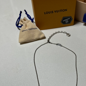 루이비통 에센셜 V 서플 네클리스 팔라듐
