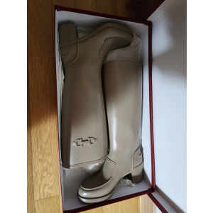 페라가모 레인부츠