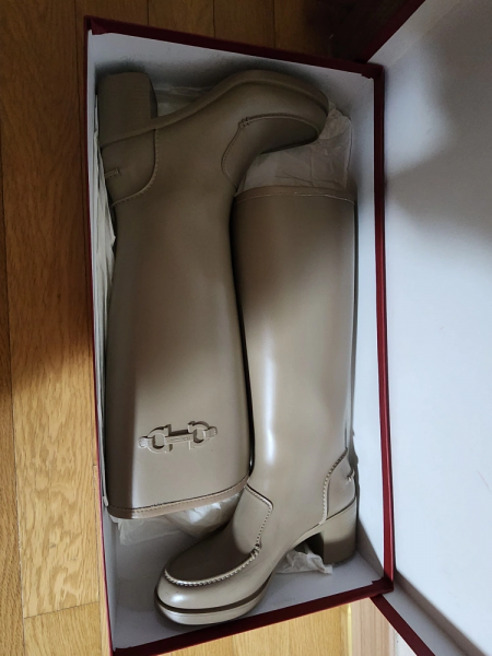 페라가모 레인부츠