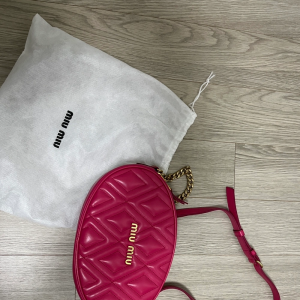 미우미우 마틀라쎄 퀄팅백 uew(여주프리미엄마울렛 구매 정품)