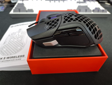 스틸시리즈 aerox5 무선 마우스 판매합니다.