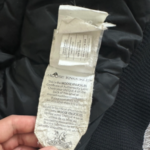 무스너클 골드 와펜 패딩