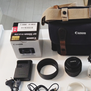 캐논 EOS 100D 화이트 카메라 ( 50mm 단렌즈 등 사진 구성품 전부 )