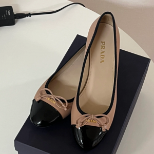 프라다 플랫슈즈 37.5(245)