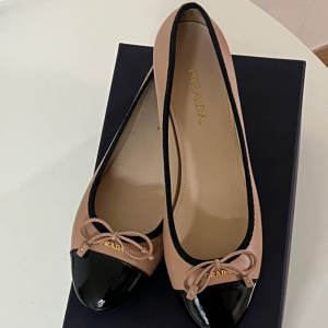 프라다 플랫슈즈 37.5(245)