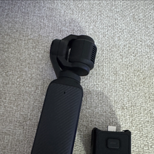 DJI오즈모포켓3 크리에이터콤보+기기워런티+샌디스크익스트림프로sd 512, 포켓스탠드, 보호필름 앞뒤(10만원가량)