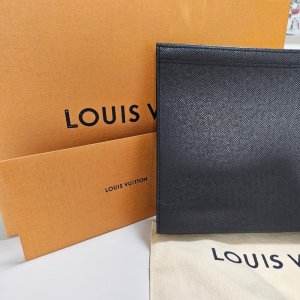 루이비통 M30547 포쉐트 voyage MM 클러치