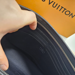 루이비통 M30547 포쉐트 voyage MM 클러치