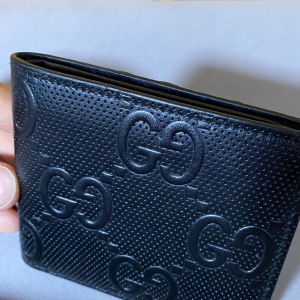 GUCCI GG 엠보스 Black wallet