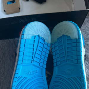 (w) 조던1 레트로 로우 OG 블랙 앤 다크 파우더 블루 mo255