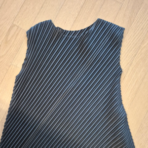 플리츠플리즈 in블랙 상의(원피스)