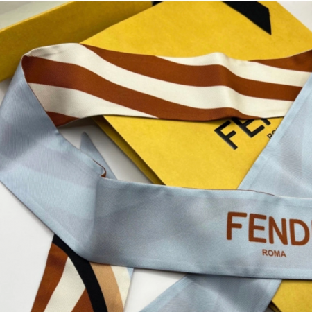 펜디 실크 방도 스카프 nbs팔아요 (새상품)