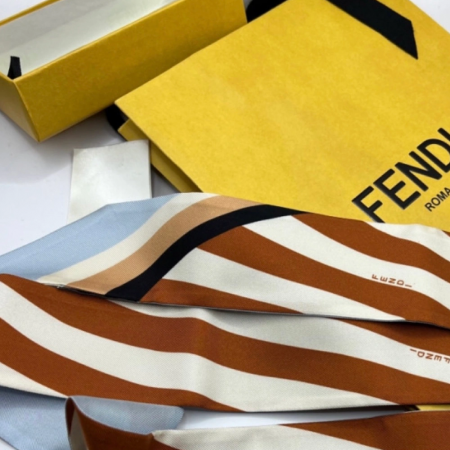 펜디 실크 방도 스카프 nbs팔아요 (새상품)