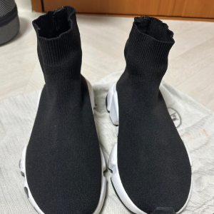 급처) wv발렌시아가 스피드러너 그래피티