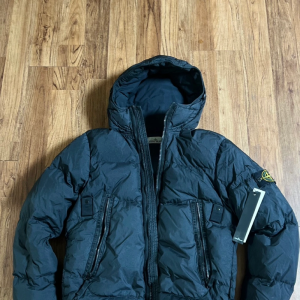 스톤 아일랜드 크링클랩스 패딩 mwk21fw