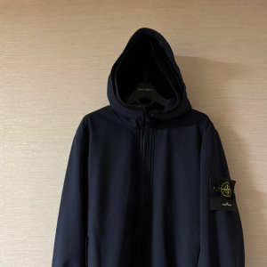 스톤 ex아일랜드 라이트 소프트 쉘 네이비 M