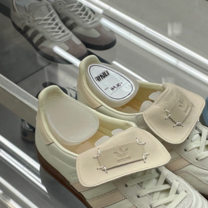 아디다스 hxx 풋인더스트리 가젤 인도어 오프 화이트 280사이즈