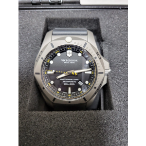 빅토리녹스 티타늄 py시계 팝니다.