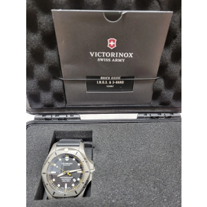 빅토리녹스 티타늄 py시계 팝니다.