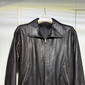 홀리선 캐피탈 레더 집업 자켓 블랙 vsj팝니다
