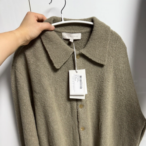 브라운야드 카라 가디건 라이트 wie올리브 새상품 팝니다