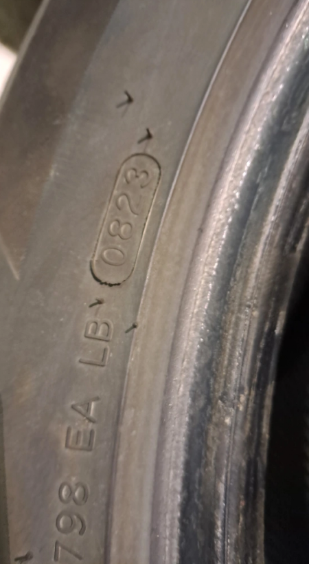 23555R19 중고타이어 팝니다 .(4개)