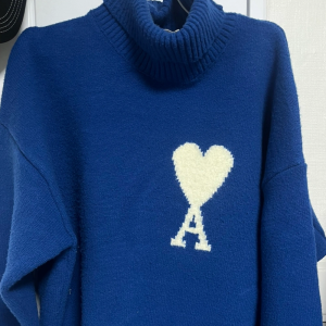 AMI 하트 chs폴라 니트