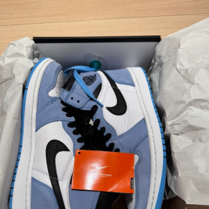 조던1 bnx하니 유니버시티 블루 US8.5(265사이즈) 풀박