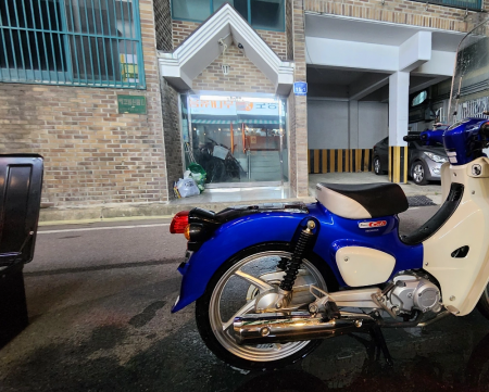 혼다 슈퍼 커브22년식 팝니다