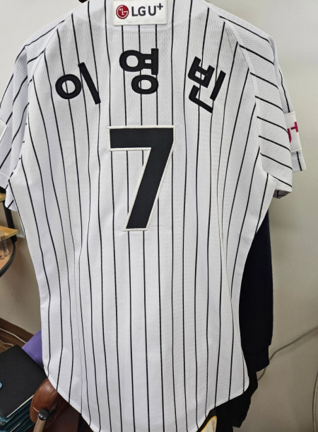 LG트윈스 어센틱 유니폼 110사이즈 7번 이영빈 자수마킹