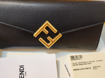 펜디 다이아몬드 체인 장지갑.상품 코드 8M0365ALV4F0