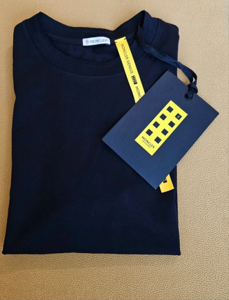 (새상품)몽클레어 oya자유에여신상 블랙티