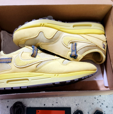 나이키x트래비스 스캇 wyr에어맥스1 캑터스 골드 265