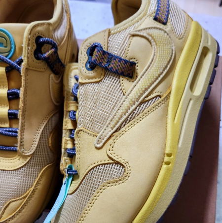 나이키x트래비스 스캇 wyr에어맥스1 캑터스 골드 265