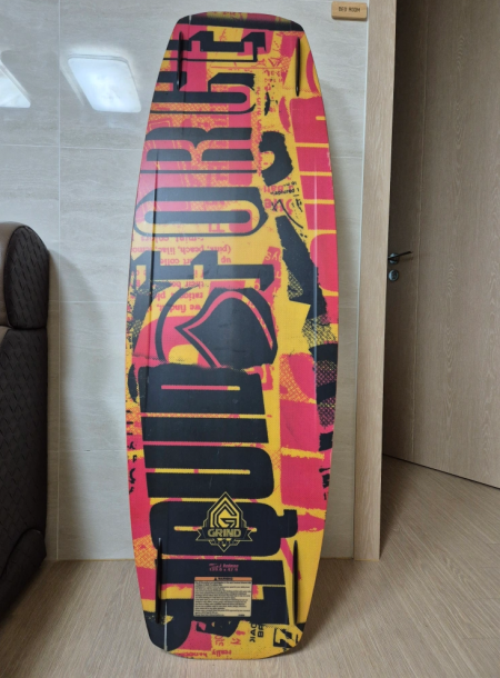 웨이크보드 리퀴드포스 왓슨 [ 보드바인딩헬멧 ] 셋트로 판매합니다.