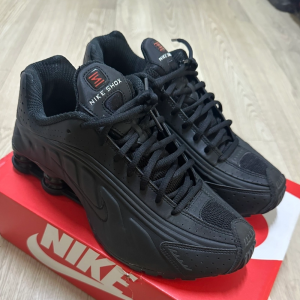 나이키 샥스 cnR4 거의 새상품