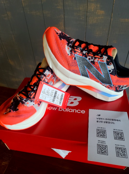 뉴발란스 FUELCELL SC 엘리트 V4 런던 에디션 러닝화 275