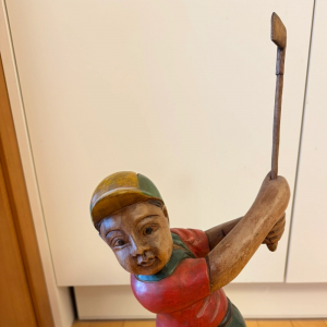 나무 골프 선수 조각상