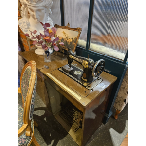 테이블 엔틱 미싱기  팝니다.