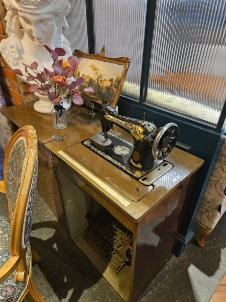 테이블 엔틱 미싱기  팝니다.