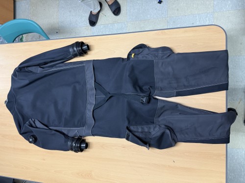 santi 드라이슈트